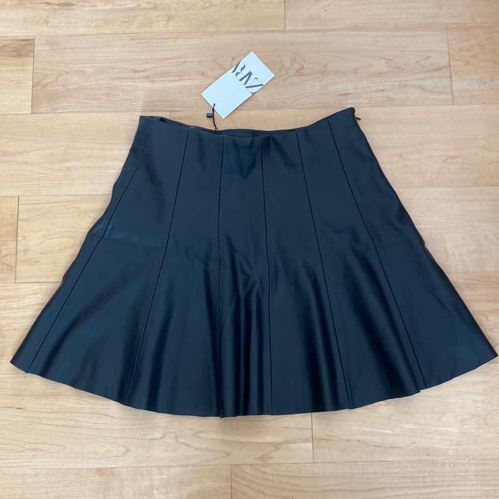 Zara | NWT Mini Faux Leather Skirt